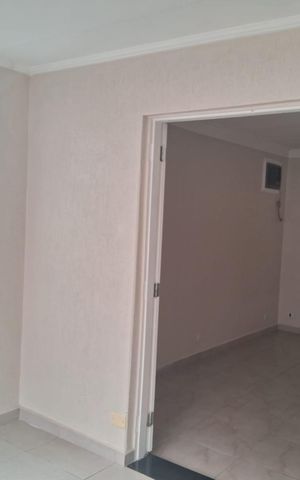 Casa à venda com 200m², 4 quartos e 2 vagas Casa à venda com 200m², 4 quartos e 2 vagasSala