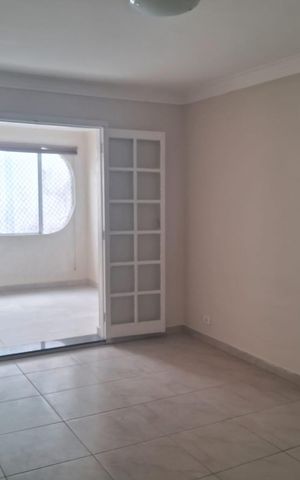 Casa à venda com 200m², 4 quartos e 2 vagas Casa à venda com 200m², 4 quartos e 2 vagasSala