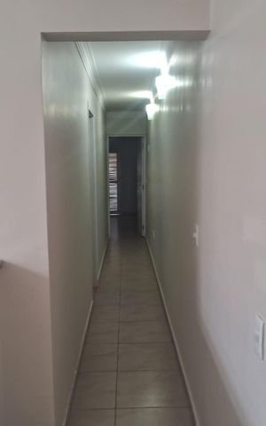 Casa à venda com 200m², 4 quartos e 2 vagas Casa à venda com 200m², 4 quartos e 2 vagasCorredor