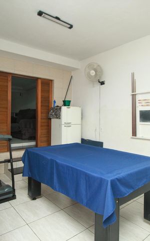 Casa à venda com 200m², 5 quartos e 1 vaga Casa à venda com 200m², 5 quartos e 1 vagaEspaço Gourmet