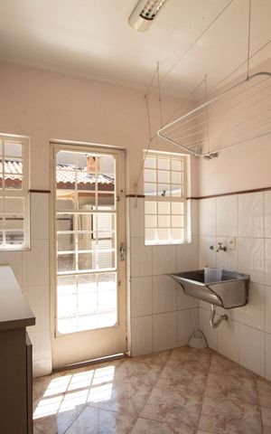 Casa para alugar com 232m², 4 quartos e 3 vagas