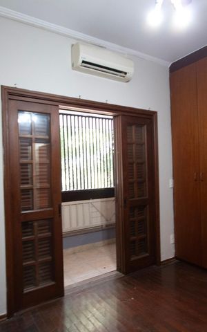 Casa para alugar com 232m², 4 quartos e 3 vagas