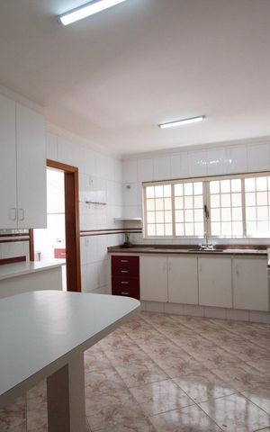 Casa para alugar com 232m², 4 quartos e 3 vagas