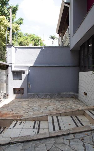 Casa para alugar com 232m², 4 quartos e 3 vagas
