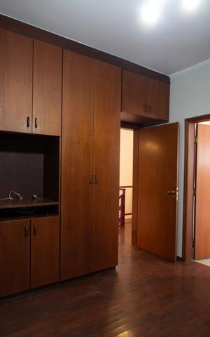 Casa para alugar com 232m², 4 quartos e 3 vagas