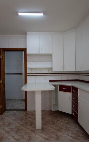 Casa para alugar com 232m², 4 quartos e 3 vagas
