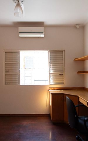 Casa para alugar com 232m², 4 quartos e 3 vagas