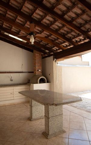 Casa para alugar com 232m², 4 quartos e 3 vagas
