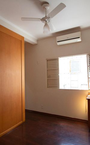 Casa para alugar com 232m², 4 quartos e 3 vagas