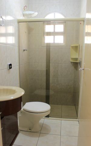 Casa para alugar com 189m², 3 quartos e 2 vagasBanheiro social 1