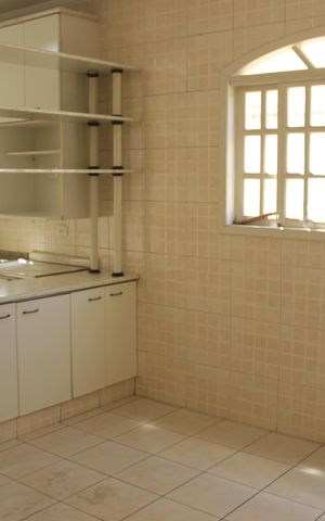 Casa para alugar com 189m², 3 quartos e 2 vagasCozinha 