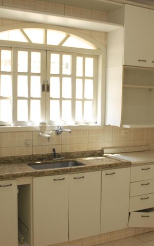 Casa para alugar com 189m², 3 quartos e 2 vagasCozinha 