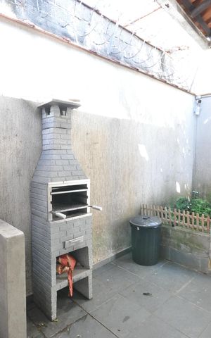 Casa à venda com 150m², 3 quartos e 2 vagasChurrasqueira