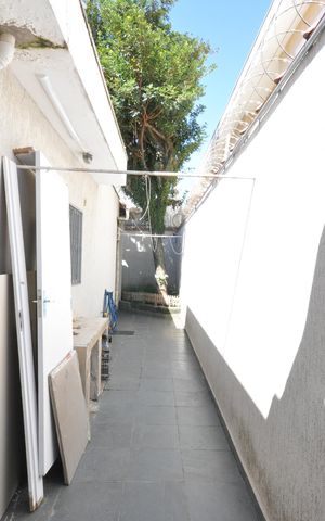 Casa à venda com 150m², 3 quartos e 2 vagasCorredor externo