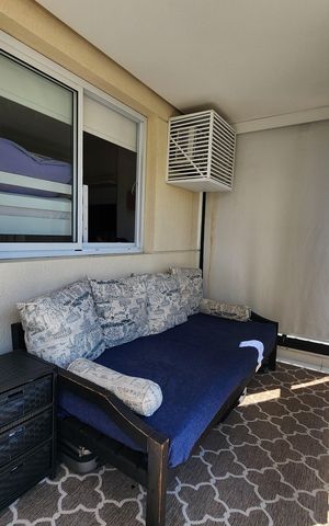 Apartamento à venda com 77m², 2 quartos e 1 vaga Apartamento à venda com 77m², 2 quartos e 1 vagaVaranda