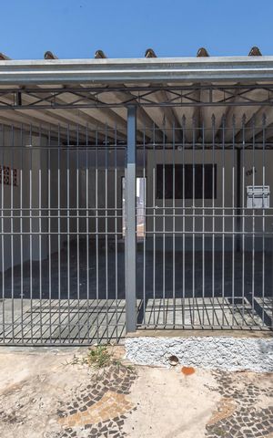 Casa para alugar com 140m², 2 quartos e 2 vagas Casa para alugar com 140m², 2 quartos e 2 vagasFachada
