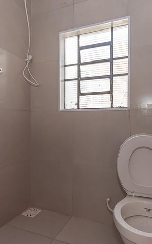Casa para alugar com 140m², 2 quartos e 2 vagas Casa para alugar com 140m², 2 quartos e 2 vagasBanheiro