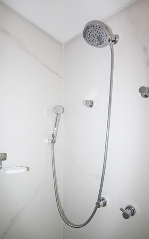 Apartamento para alugar com 65m², 2 quartos e 1 vaga Apartamento para alugar com 65m², 2 quartos e 1 vagaBanheiro da Suíte