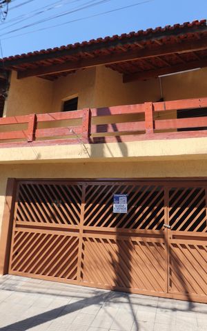 Casa à venda com 245m², 4 quartos e 2 vagasFachada