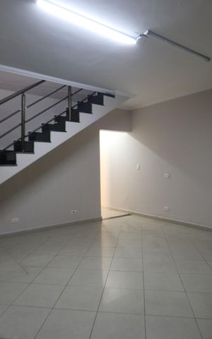 Casa à venda com 245m², 4 quartos e 2 vagasSala