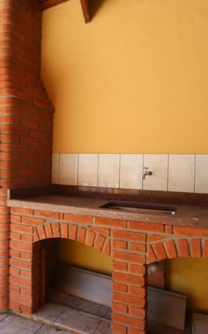 Casa à venda com 245m², 4 quartos e 2 vagasTerraço