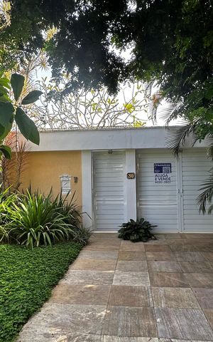 Casa de condomínio para alugar com 160m², 3 quartos e 4 vagas Casa de condomínio para alugar com 160m², 3 quartos e 4 vagasFachada