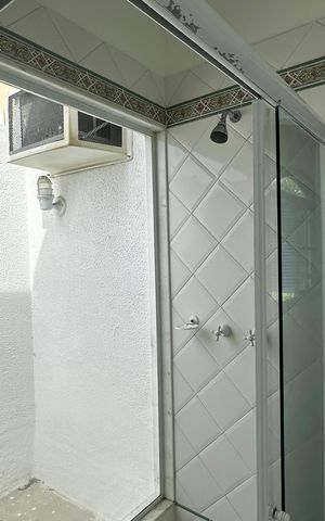 Casa de condomínio para alugar com 160m², 3 quartos e 4 vagas Casa de condomínio para alugar com 160m², 3 quartos e 4 vagasBanheiro do Quarto 2