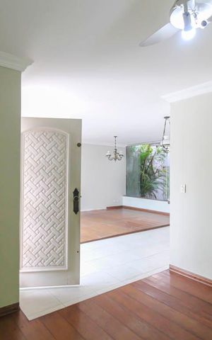 Casa à venda com 338m², 5 quartos e 4 vagas