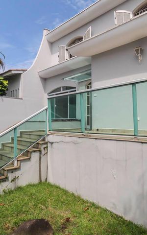 Casa à venda com 338m², 5 quartos e 4 vagas