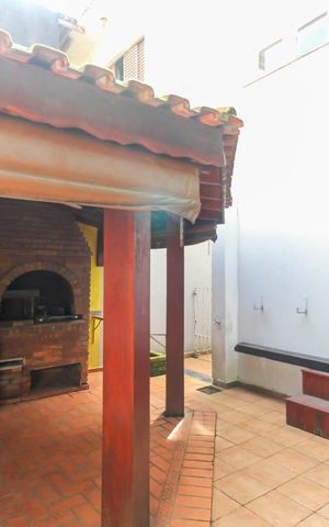 Casa à venda com 338m², 5 quartos e 4 vagas