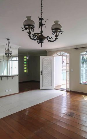 Casa à venda com 338m², 5 quartos e 4 vagas