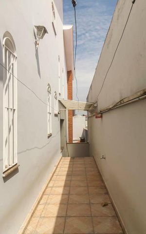 Casa à venda com 338m², 5 quartos e 4 vagas