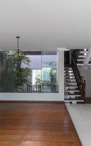 Casa à venda com 338m², 5 quartos e 4 vagas