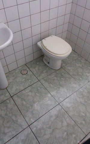 Casa para alugar com 260m², 4 quartos e 2 vagasBanheiro social