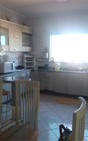 Casa à venda com 300m², 4 quartos e 4 vagas