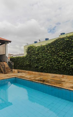 Casa para alugar com 360m², 4 quartos e 6 vagas