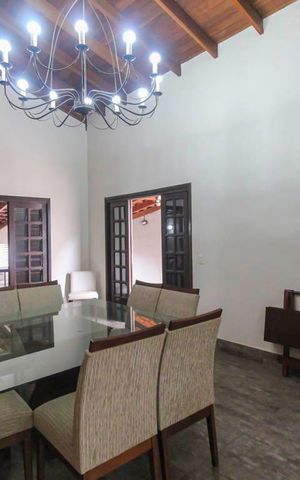 Casa para alugar com 360m², 4 quartos e 6 vagas