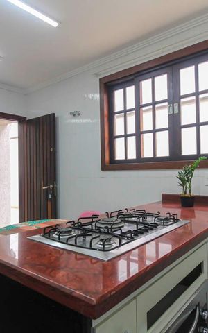 Casa para alugar com 360m², 4 quartos e 6 vagas