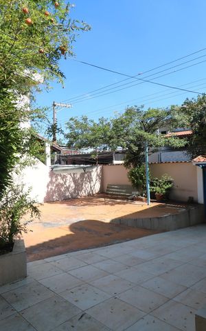 Casa à venda com 285m², 3 quartos e 9 vagas Casa à venda com 285m², 3 quartos e 9 vagasQuintal