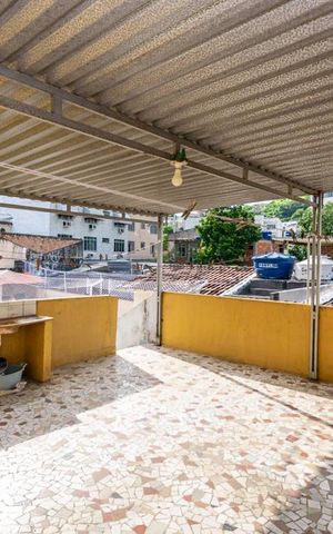 Casa à venda com 138m², 3 quartos e 5 vagas Casa à venda com 138m², 3 quartos e 5 vagasTerraço