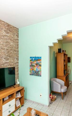 Casa à venda com 138m², 3 quartos e 5 vagas Casa à venda com 138m², 3 quartos e 5 vagasSala