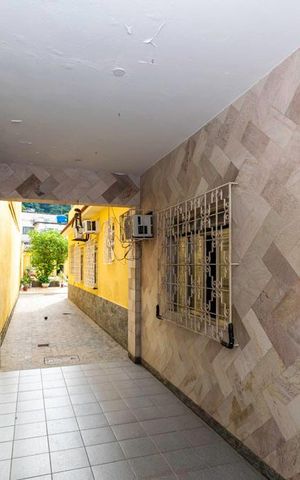Casa à venda com 138m², 3 quartos e 5 vagas Casa à venda com 138m², 3 quartos e 5 vagasGaragem