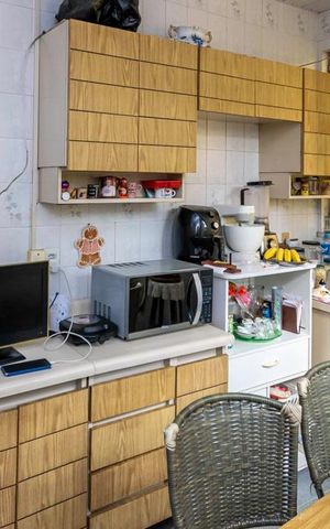 Casa à venda com 138m², 3 quartos e 5 vagas Casa à venda com 138m², 3 quartos e 5 vagasCozinha - Armários