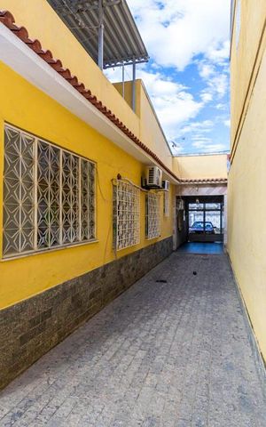 Casa à venda com 138m², 3 quartos e 5 vagas Casa à venda com 138m², 3 quartos e 5 vagasQuintal - Acesso lateral