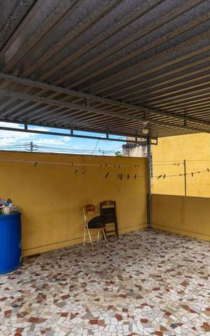 Casa à venda com 138m², 3 quartos e 5 vagas Casa à venda com 138m², 3 quartos e 5 vagasTerraço