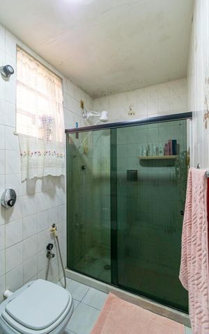 Casa à venda com 138m², 3 quartos e 5 vagas Casa à venda com 138m², 3 quartos e 5 vagasBanheiro Social