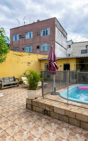 Casa à venda com 138m², 3 quartos e 5 vagas Casa à venda com 138m², 3 quartos e 5 vagasQuintal