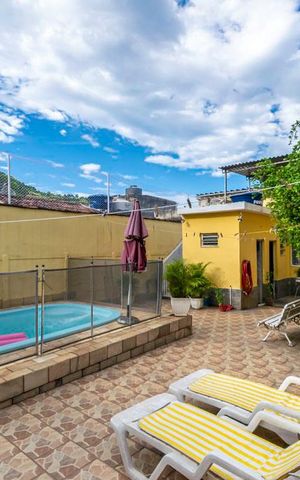Casa à venda com 138m², 3 quartos e 5 vagas Casa à venda com 138m², 3 quartos e 5 vagasQuintal