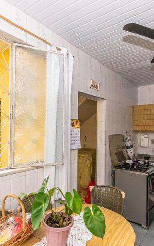 Casa à venda com 138m², 3 quartos e 5 vagas Casa à venda com 138m², 3 quartos e 5 vagasCozinha