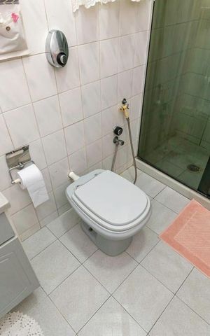 Casa à venda com 138m², 3 quartos e 5 vagas Casa à venda com 138m², 3 quartos e 5 vagasBanheiro Social